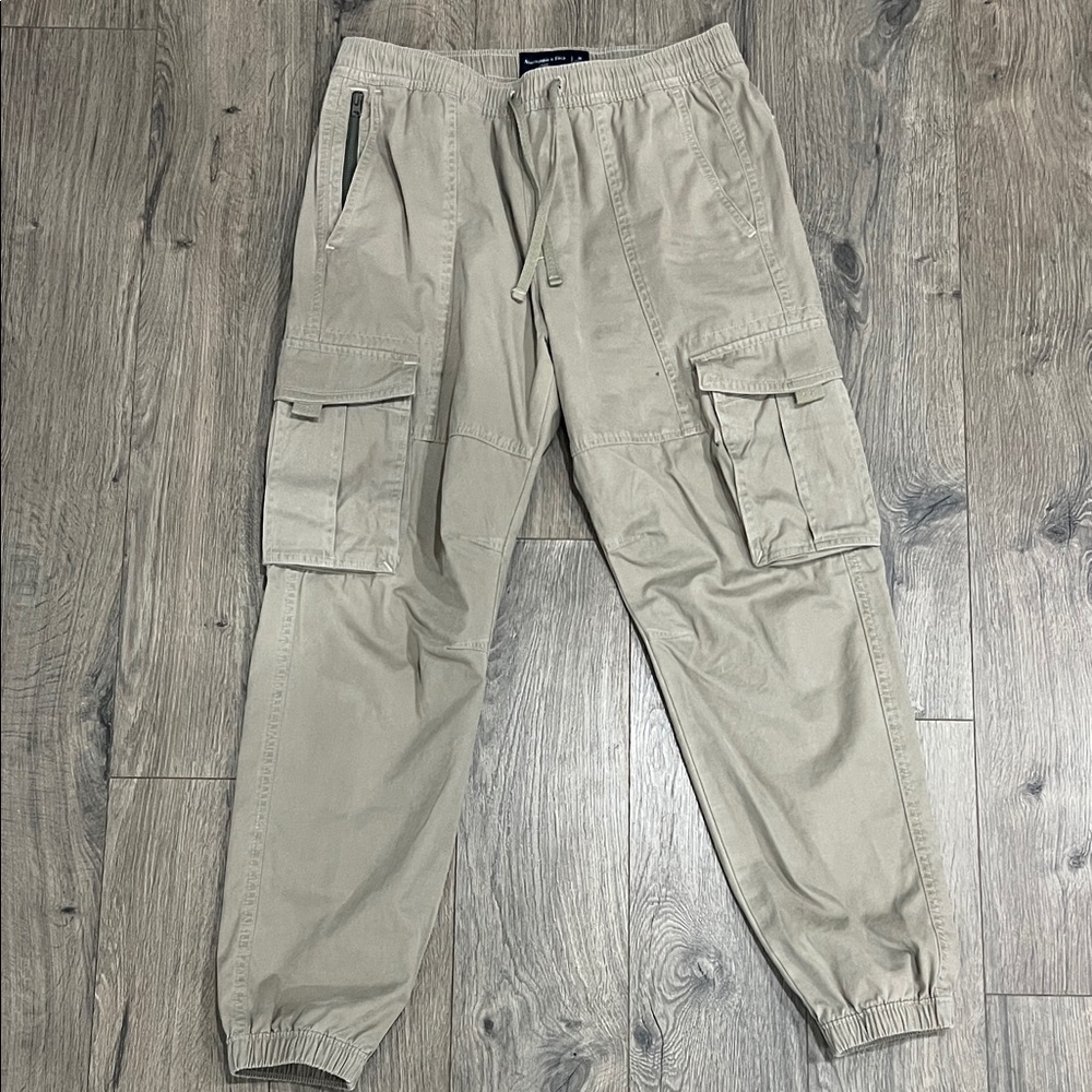 A&F Men's Beige Cargo jogger pants